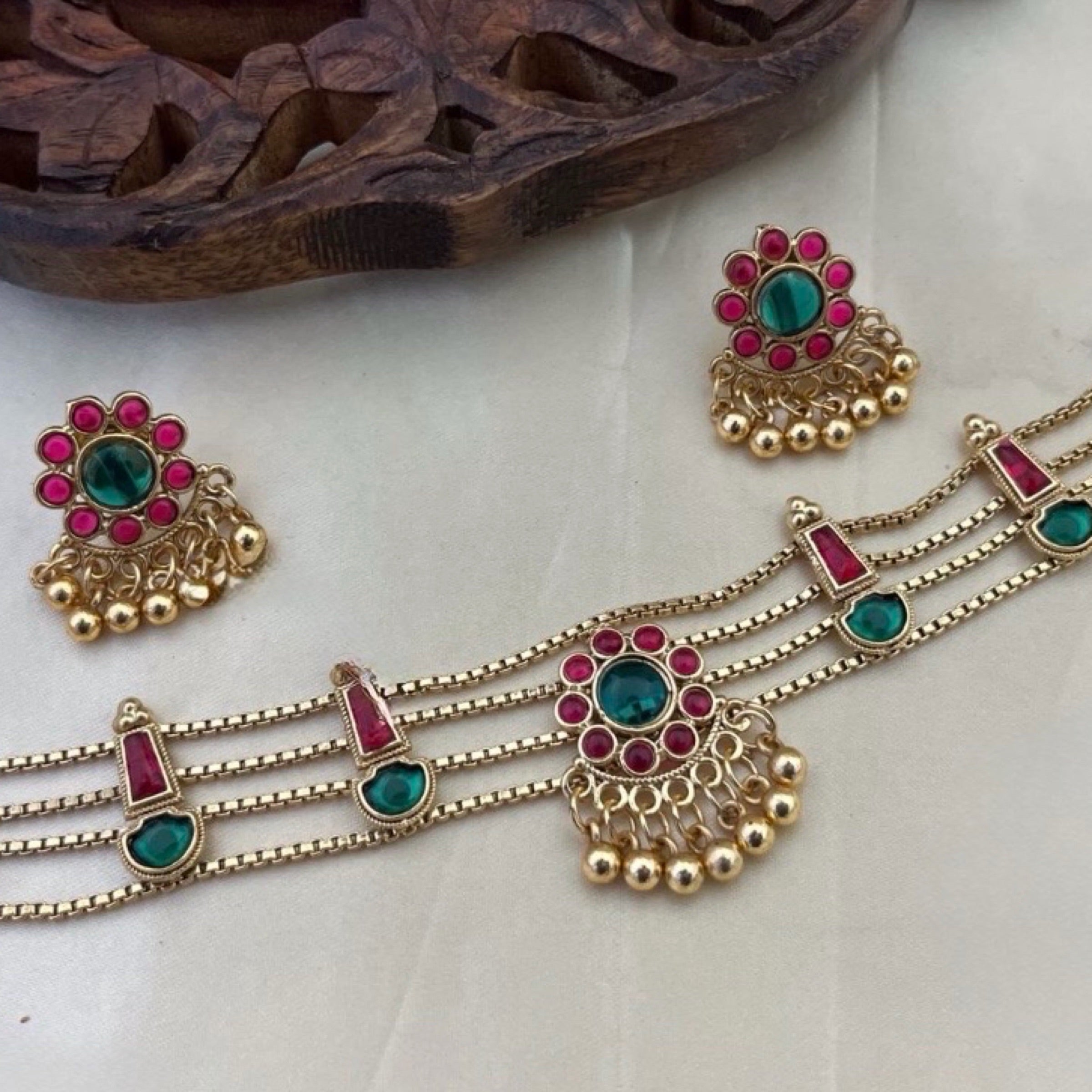 Premium choker set