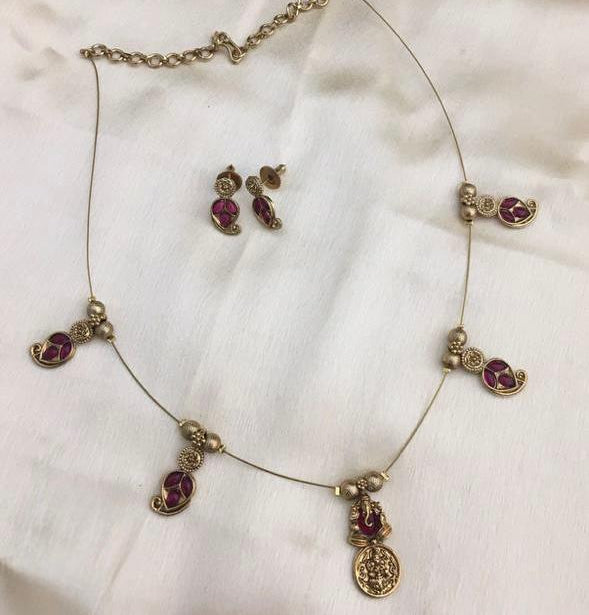 Thin wire necklace set