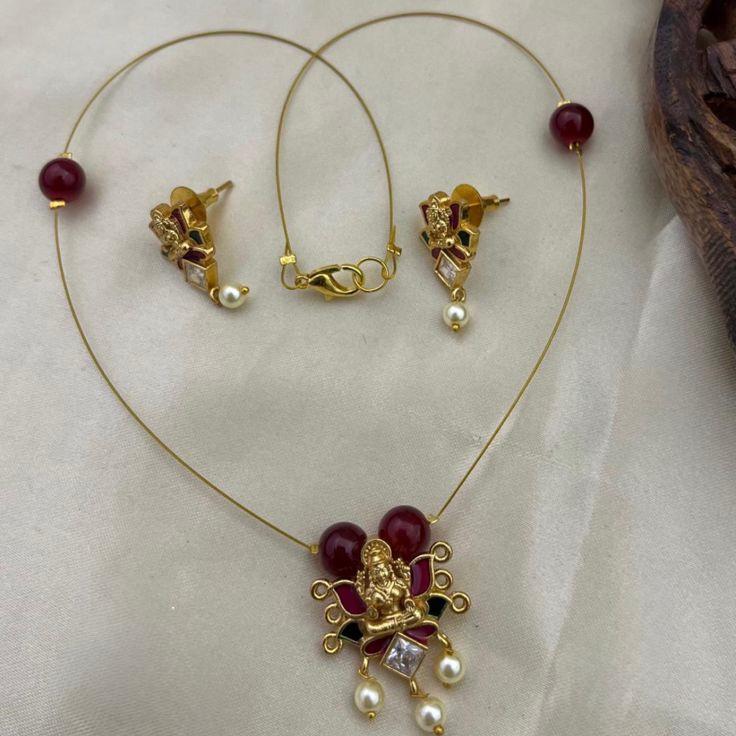 Thin wire necklace set